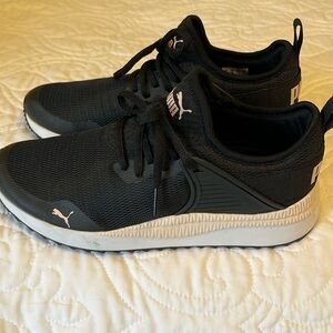 Women’s puma sneaker